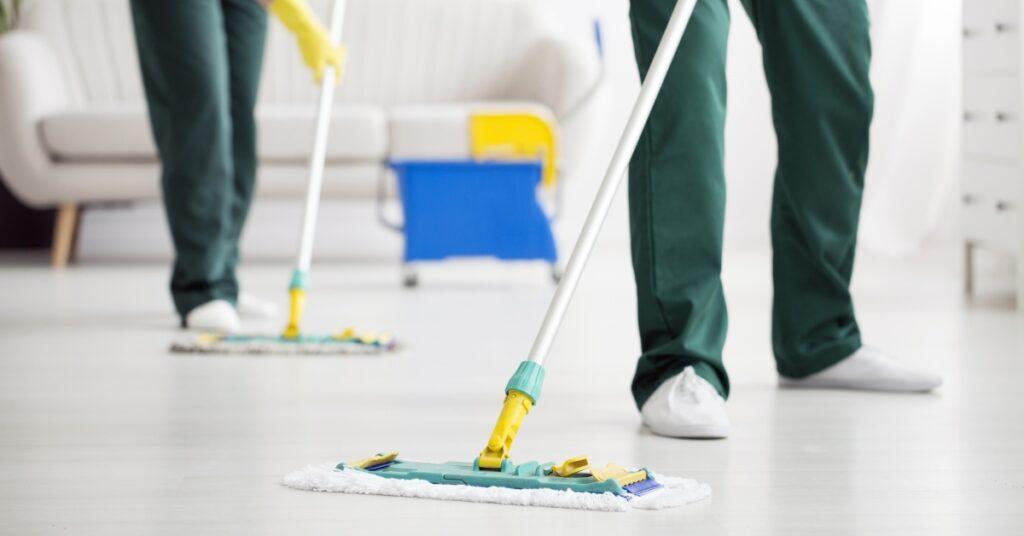 خدمة تنظيف المنازل بالساعات